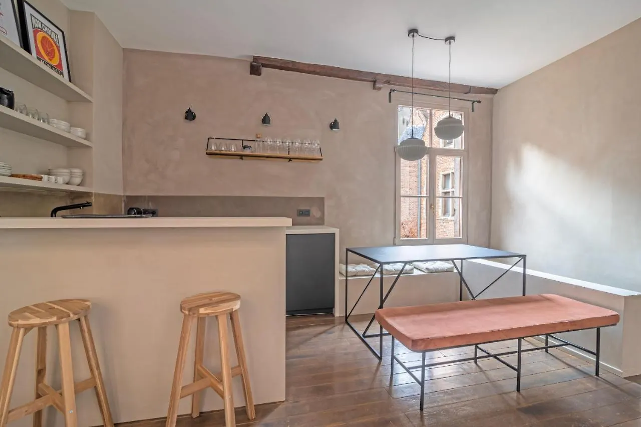 Lovely Triplex In The Heart Of Le Sablon بروكسل 0*,
